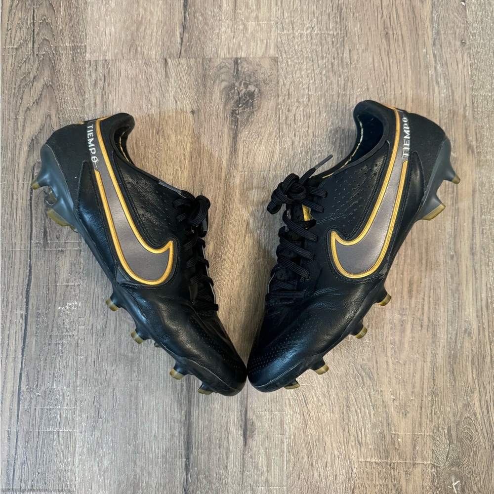 Nike Tiempo Legend 9 Size 6.5Y